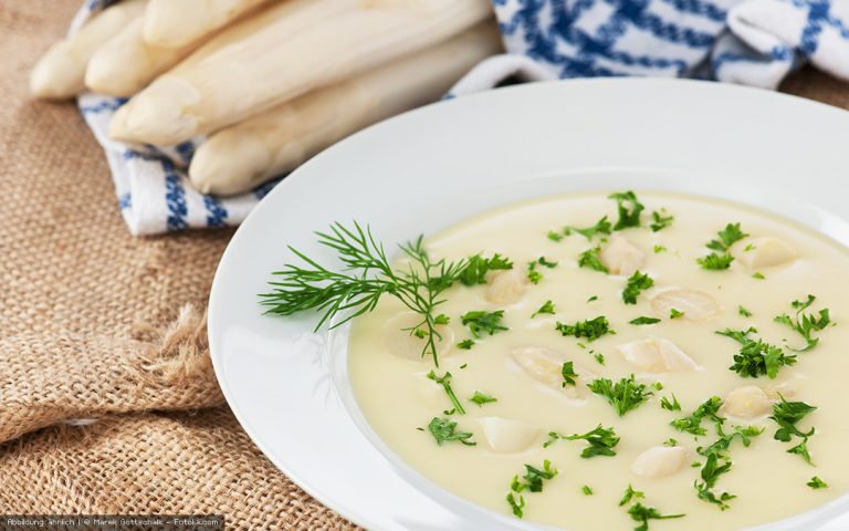 Spargel-Kräuter-Suppe