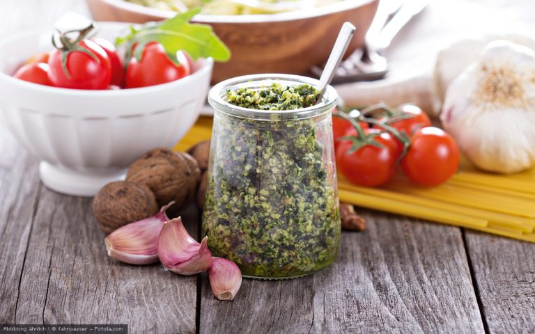 Basilikum-Walnussöl-Pesto