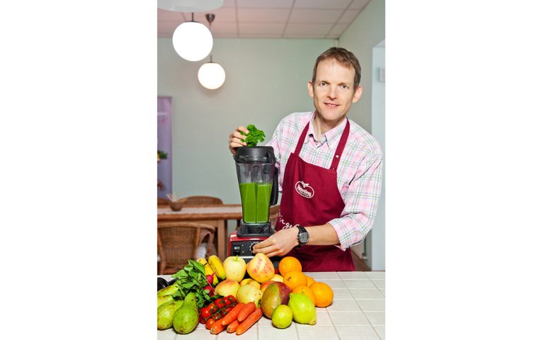 VegaNatuRoh-Kreis in Hamburg mit Peter E. Dreverhoff, Leiter der Keimling Rohakademie