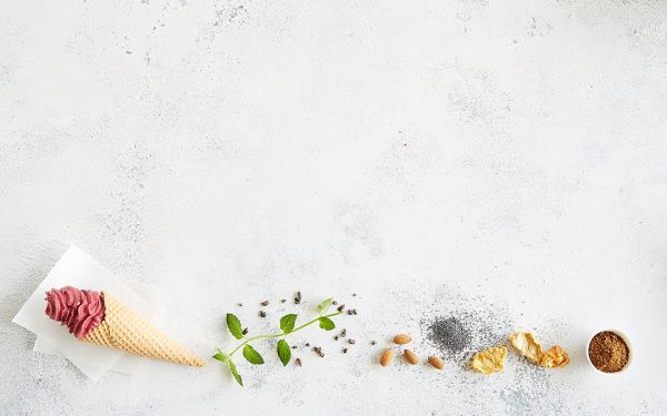 Fruchtig leckere Rhabarber Haselnuss Eiscreme von Boris Lauser