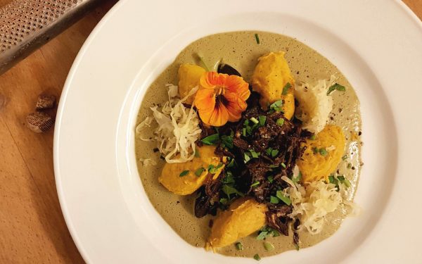 Schwäbische Kürbis Schupfnudeln auf Pilzspeck Kraut